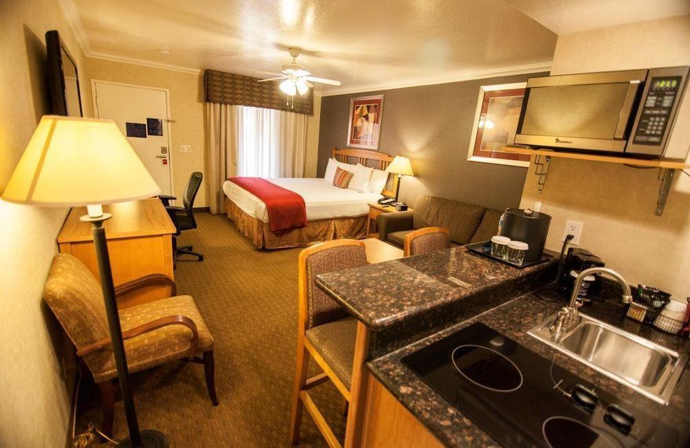 Hotel Tempe/Phoenix Airport Innsuites Hotel & Suites Room photo