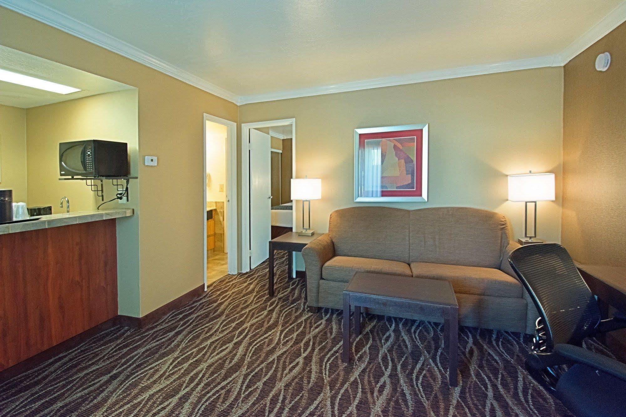 Hotel Tempe/Phoenix Airport Innsuites Hotel & Suites Exterior photo